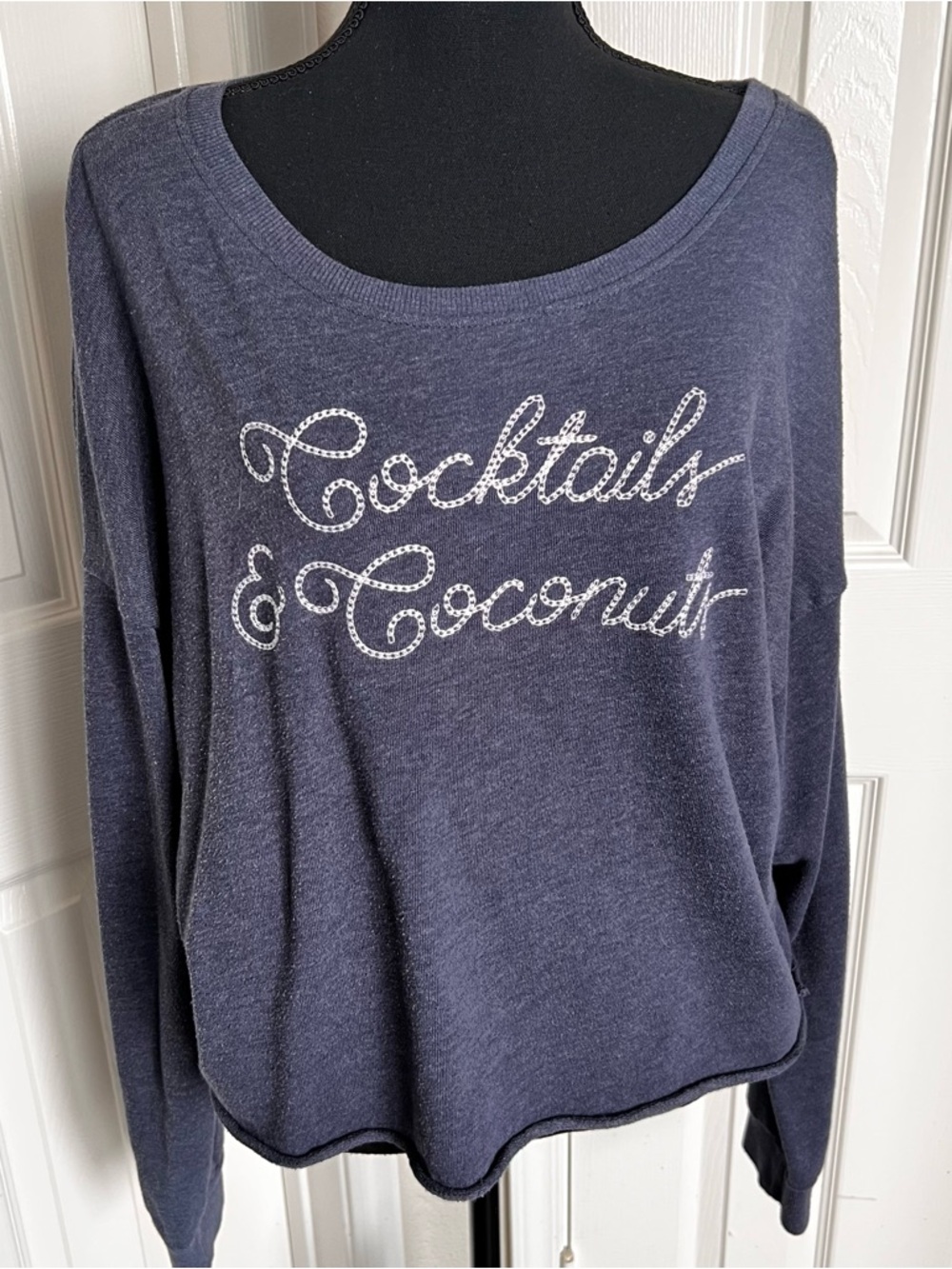 🍹Blue Zoe + Liv Blue Embroidered "Cocktails & Coconuts" Cropped Sweatshirt Sz XL